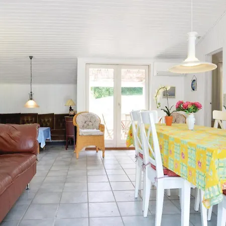 Σπίτι διακοπών Three-bedroom Holiday In *