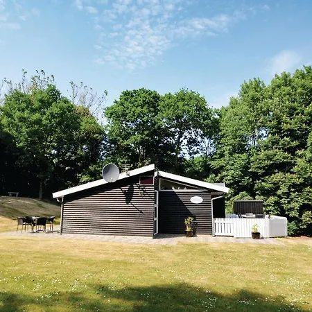 Three-bedroom Holiday In Thyholm